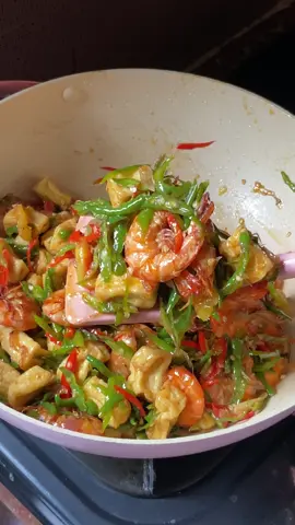 enak bgt udang + tahu dipakein cabe iris gini👌🏻🥰