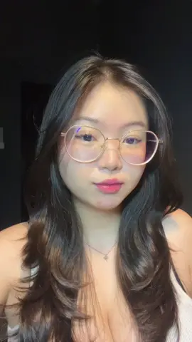 ไม่เหรอะติดที่นอนเเน่นอน น้องซึมเข้าผิว ไม่เคลือบผิวนะจ้ะ ผิวน้ำเหลือง ผิวแพ้้ง่ายใชเไดเ ร้อยเปอเซนนนน