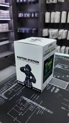 💥LUOWEI U1 Raptor desktop charging station ultra-high output power to 140W real-time power output 8 sets of power screen display single-port output up to 100W Wireless charging function 4 USB-A and 4 type-C interfaces to meet various needs, the surging RGB interactive atmosphere lamp