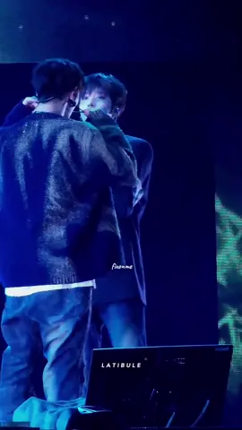 The warm hug.  #mingi #songmingi #yunho #jeongyunho #yungi #minyun #ateez #fypシ゚ 