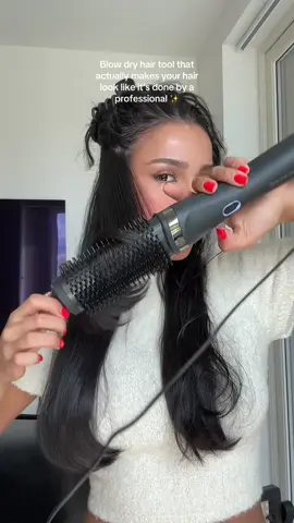 No but its like i just got back from the hair salon. Love how the brush is quite big and the finish is so silky! I always get frizz when i use anything but this completely controlled it ✨@ghd #hairtransformation #blowdry 