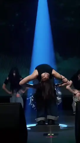 no one flipps those coins like Siyoon #Siyoon #Billlie #Belllieve #kpopfancam #aotm #gg  creds: chacobbae on X