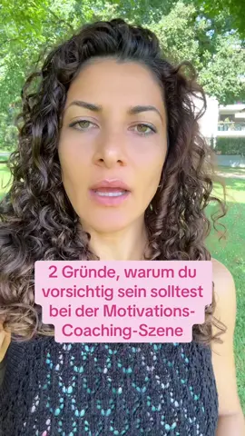 Wie sind deine Erfahrungen mit der Motivation-Coaching Szene? Ich habe mir meine Meinung über viele Jahre gebildet - und obwohl mir hier und da bestimmte Techniken geholfen haben, fühlte es sich die Mehrheit der Zeit so an, als würde ich mir Schablonen aufsetzen. Transformierendes persönliches Wachstum funktioniert anders. Der Aufbau von Resilienz funktioniert anders. Es ist nicht so glamourös wie es einem dargestellt wird. #resilienz #lernenmittiktok #selbstvertrauen #selbstvertrauen #motivation 