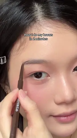 how i usually do my fast simple brow under 2 minutes (˵ •̀ ᴗ - ˵ ) 💗 brush first 💗 start from middle and make frame  💗 fill in brows to create base 💗 use a spool to diffuse harsh lines 💗 if needed, use browcara or clean up brow with concealer to make it neat #makeuptutorial #grwm #browtutorial 