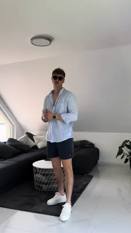 Heute zeige ich euch meine 3 Liebelingsshorts von Ralph Lauren für diesen Sommer und wie ich sie kombiniere 🏇 Habe mich für 3 Farben entschieden, einmal Blau, Grün und Weiß👔 ich hatte am Ende zwar noch kurz ein Disconnect aber ich hoffe ich hab alles verstanden😂 Welches Outfit gefällt euch am besten? Was würdet ihr besser ? Und zu was würdet ihr das Anziehen? Bei Fragen zu Artikeln einfach in die Kommentare👇🏼 *unbezahlte Werbung  @ralphlauren  @poloralphlauren  @zara  @zalando  @axelarigato  ________________________ #zara #zaraoutfit #zürich #SommerOutfit #Sommer #mykonos #ralphlauren #ralphlaurenaesthetic #ralphlaurenmen #oldmoney #oldmoneyaesthetic #getreadywitholdspice #CapCut #fyp #fy #viral #trend #fyp #fd #fürdich #fashion #style #grwm #instagood #like #photography #getreadywithme #festival #follow #instagram