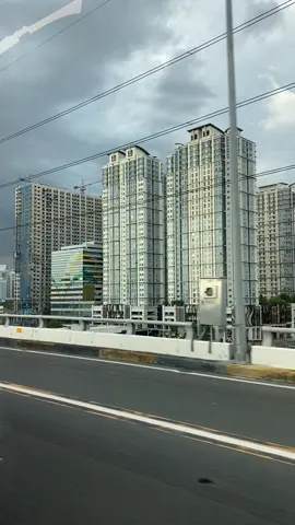 PRANK your friends using this video kunwari nasa MANILA kayo! HAHAHAHA #skyway #Manila 