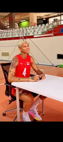 Zehra: Where are you from? Milecito: Malatya 😂 Zehra: What's your favorite song? Milecito: 👉 This two is so cute 😁❣️❣️❣️ #fyp #zehragunes #zehravargas #zehragüneş #melissavargas #vargas #gasnes #turkey #volleyballgirls #volleyball #fileninsultanları #gunes #volleyballworld #