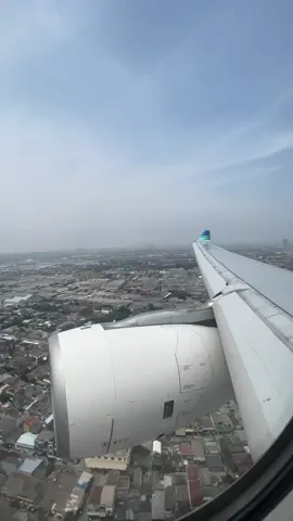 Landing at Soekarno Hatta 24 Garuda A330 #garudaindonesia #airbus #airbus330 #a330 #landing #a330landing #aviation #plane 