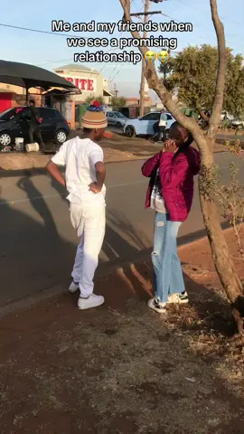 The way she was blushing 😭😭😭#SAMA28 #fyp #foryoupage #goviral #viral #trending #mjolo #thejealousboyz #chomiyaka #mjolothedating #shebeshxt❤️🔥😭 #couple #amapianodance #kwamanzinte #shebeshxt #kasiviral #greenscreen #trendy #southafricatiktok #caughtin4k #smashorpass 