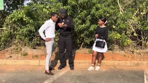 couples switching phones for 60 seconds 😂💯 SA loyalty test 👌💯🤣#SAMA28 #viral #hustlechallange #trending #sayoutubers0 #sayoutubers 