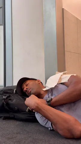 if you don’t have to fly right now, DON’T! 🛫🙅🏾‍♂️ . airports have turned into the worlds biggest hostels 🏨🛏️ . if you DO have to fly, bring a air mattress, snacks, a pillow & your pajamas with you to the airport 🛌🥱