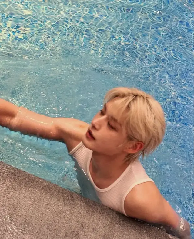 He didn't let me breathe😩 udh gk bisa ber word word 🤐 #KIMJIWOONG #jiwoong #kjw #김지웅 #jiwoongzb1 #ZEROBASEONE #ZB1 #제로베이스원 #selca #swimmingpool #hot #blonde #fypシ #fyp #trending #foryou #4u #foryoupage #xyzbca 