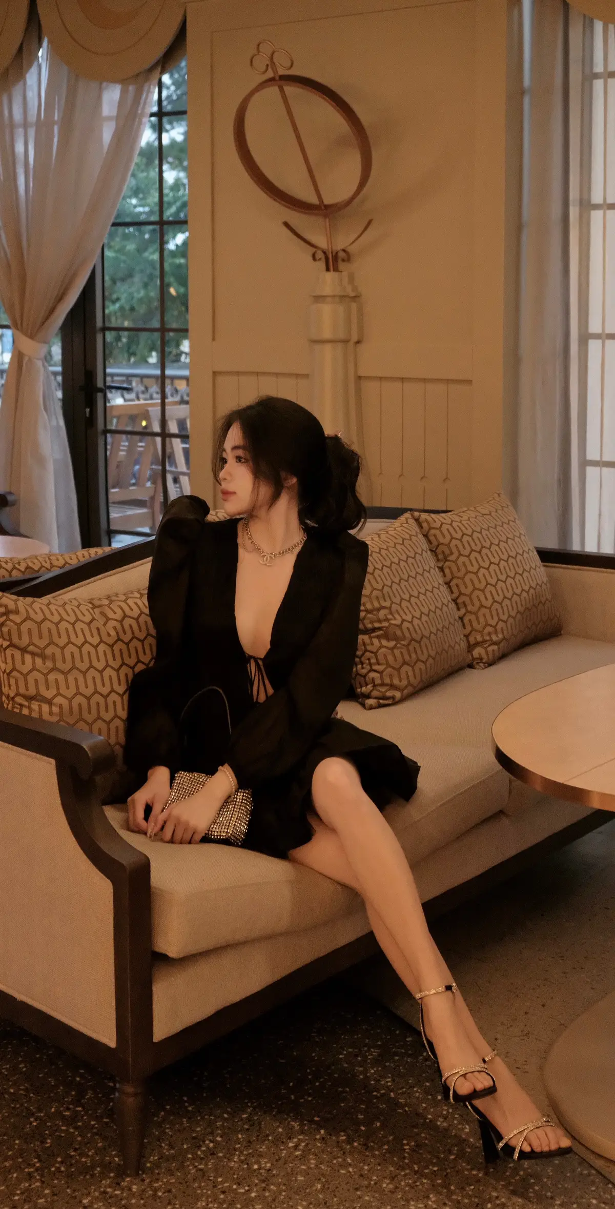 ai khóc nỗi đau này...