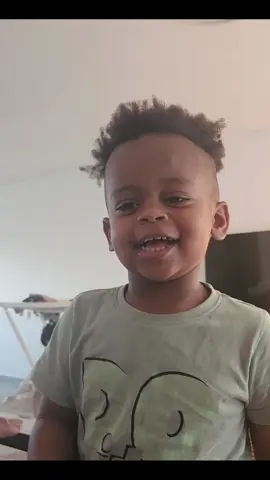 זהירות בדרכים: מלמדת את מתן על סכנה שיכולה ליקרות בכביש. לא יודעת מה יקרה כשיבוא רכב אבל אם באה כרישה אני רגועה🤭 #מתןאברה #אמאלארבעה #אמהותבטיקטוק #מתןהמלך 