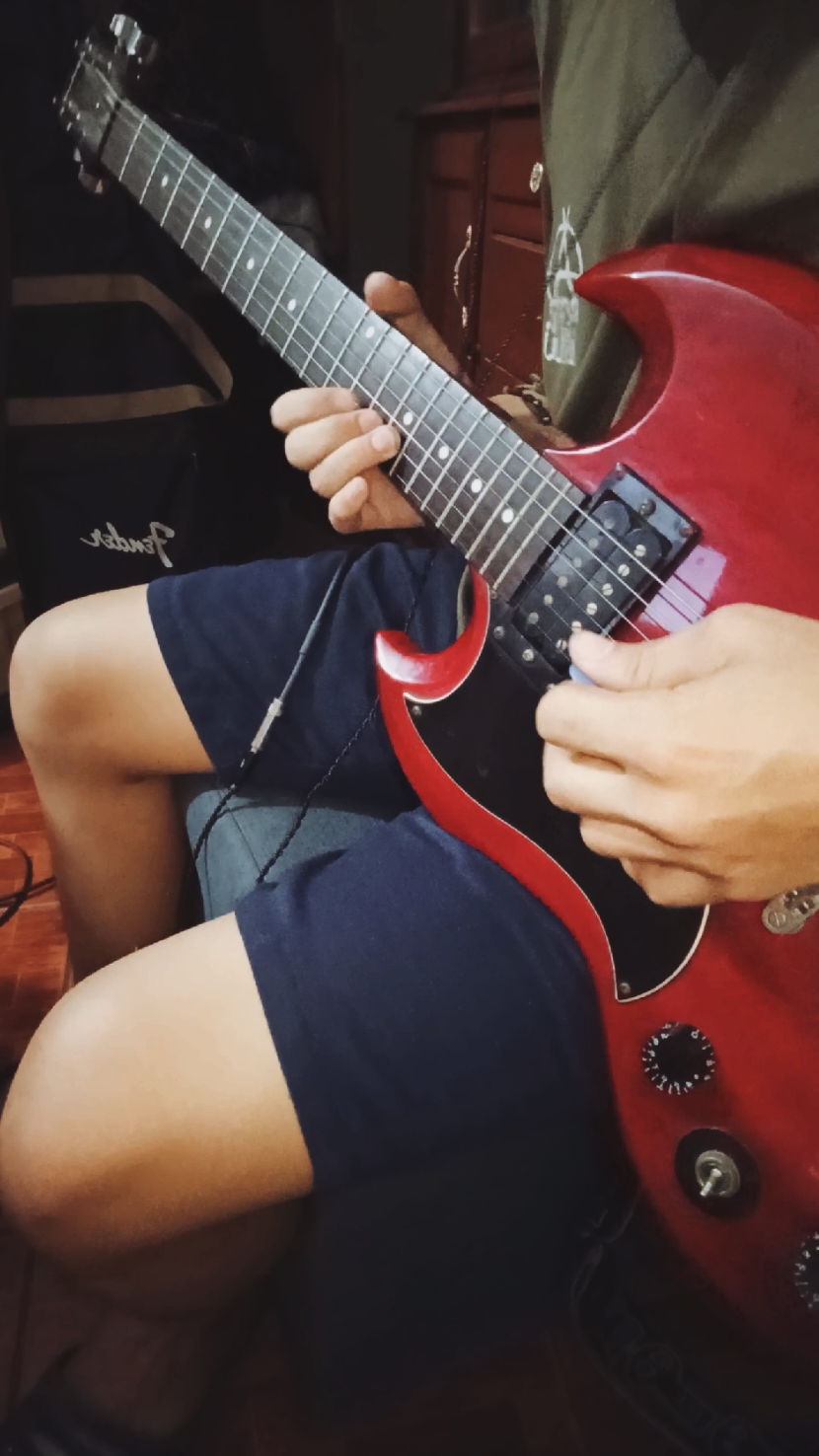 Simplemente Slash 🔥🎸 . . . Don't Cry  . . . #guitarlife #guitarist #nuxmg300 #guitar #guitarsolo #covers #tiktokmusic #electricguitar #guitarplaying #gunsnroses #slash #rock 