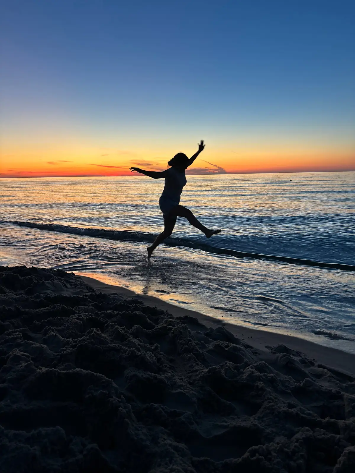 Mid July .  #sunset #midjuly #momlife #summervibes #summertime #mamaicórka #wakacje #polskiemorze #zachódsłońca #dlaciebie #jastrzębiagóra #plaża #foryoupage #pięknewidoki #PlacesToVisit #polishseaside #photography #photomagic #memories 