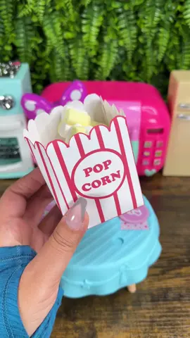 Making popcorn in the microwave 🍿🥰 | ASMR Video [no talking]  This video is a staged scene.  #microwavetoys #popcornasmr #minniemousemicrowaveset #satosfyingvideos #roleplayer 