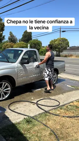 La vecina me quiere emborrachar