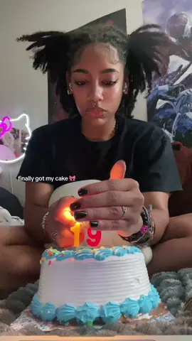 READ CAPTION!!! i couldnt celebrate my bday on my actual bday (july 16) because i had work 🎂#05 #19 #belatedbirthday #bday #cake #cancer #july 