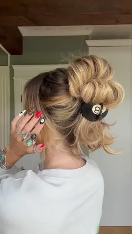 Hairstyles that take less than 5 minutes 🐎❤️‍🔥🎱 #hairstyle #hairtok #clawclip 