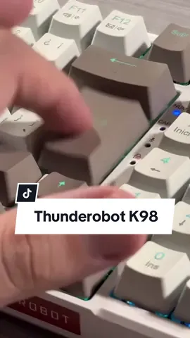 ⌨️Thunderobot K98 por si te quieres ahorrar espacio en tu escritorio pero no quieres dejar ir el pad numérico ⌨️#ThundeRobot #K98 #tecladogamer #tecladomecanico #mechanicalkeyboard 