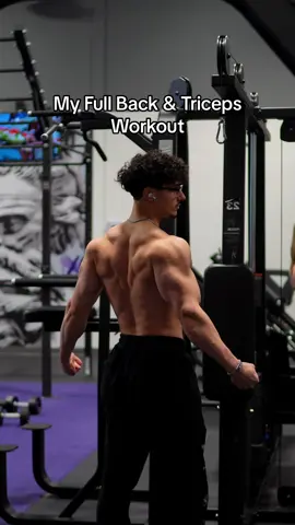 My Full Back & Triceps Workout 🦾 Link to apply to join my Fitness Academy is in my bio 🤝 @myprotein | Code “HUSSEIN” for 40% OFF! @gymshark | Code “HUSSEIN” for 10% off #foryou #foryoupage #gymtips #GymTok #workout #back #backday #triceps 