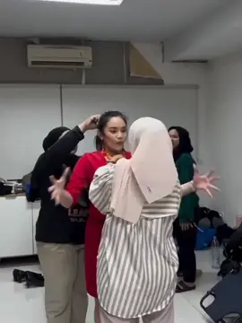 duo pramugari yg usil 😂🤣 #zeeshel #zeejkt48 #zeejkt48🦖 #asheladz #ashel #diarypramugari #film #fyp #masukberanda cr : igs aldoirawanputra