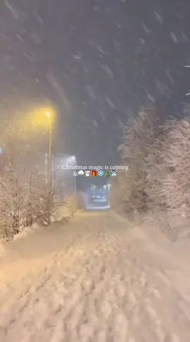 IS COMINGGGG🧤🎅🏻🎄❄️#christmas #winter #snow #christmasvibe #fyp #xmas #cozy #vibes 