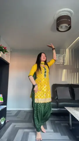 Doabe de pind di💛💚#kaurxnation #viral #explorepage✨️ #punjabi #browngirl #fyp 