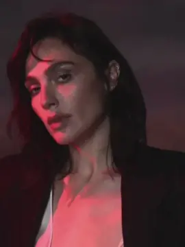 #galgadot #fyp #foryou #foryoupage #parati #edit #trending #beautiful #wonderwoman #model #body #legs #hot #actress #fashion #style #goddess #photoshoot #xyzbca #viral  