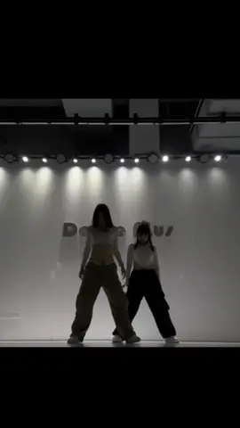 ID douyin: 3958572 | #tiktokchina #dance #douyin_china #douyin #dancechoreography #girlstyledance #heatwaves #3958572 #jazzfunkdance 