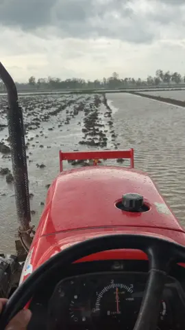 #ปั่นนา🚜 ฝนตก#คําสัญญาของหนุ่มบ้านนอก💦🌾 #ฉันไม่ใช่ผู้รู้แต่ฉันกําลังเรียนรู้ #วัยรุ่นเกษตรกร🧑🏻‍🌾 #พรหมพิรามบ้านฉัน🌾 