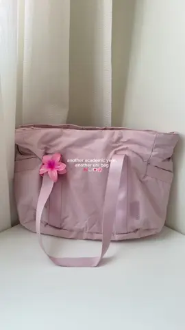 another academic year, another university bag 🎀🎧 #bagsmart #bagsmarttotebag #bag #totebag #schoolbag #workbag #gymbag #pinkbag #bagrecommendation 