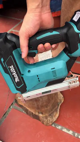 Súng bắn đinh gỗ F30 dùng pin Makita