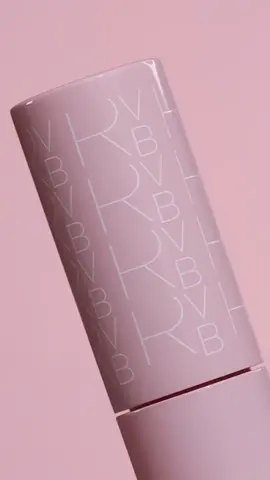 Një produkt që duhet provuar patjetër! Lip Explosion-Vaj volumizues për buzët 🫦Finish me shkëlqim 🫦Efekt 3D 🫦Volum maksimal 🫦Reagues Pehashi #rvblab #rvblabalbania #rvblamakeup #rvblabskincare #makeup #skin #skincare #spf #glamour #glossylook #rvblabthemakeup #beauty #fashion #makeupaddict #cosmetics #makeuplover #style #makeupjunkie #beautiful #instabeauty #instamakeup #instagood #wakeupandmakeup #photography #glam