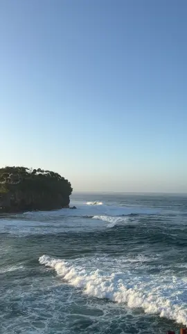 #StressRelief #damai #pantai #beachvibes #aboutyou #the1975  Lokasi : Pantai Drini, Gunugkidul