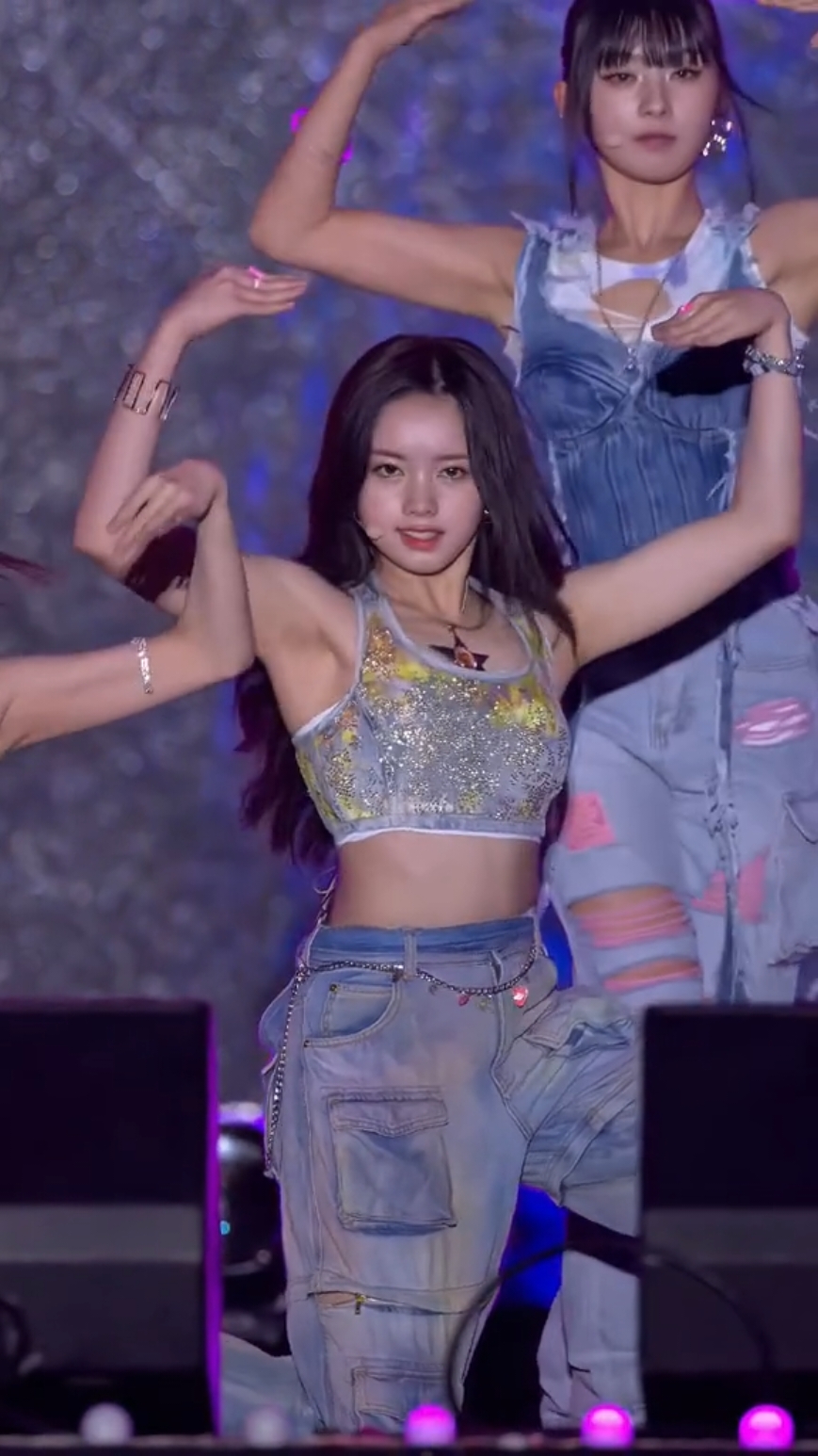 Is Elisia's hair dancing too @Elisia^^  #ELISIA #엘리시아 #UNIS #유니스 #fyp credits to @mang2goon on yt
