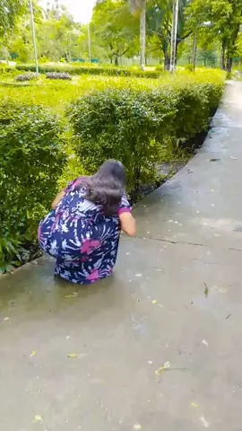 #လက်ပန်းတန်းပန်းခြံမှာအတွဲချောင်းနေတာ😃 