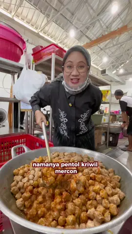 Coba komen di bawah yang jawabannya bener! Segera launching ya Bolo produk baru dari @bolosego_official 🤩 Namanya Pentol Kriwil Mercon. Sedep banget! Siap-siap ya ges ya 😎  #ownerbolosego #bolosego #ownerlife 