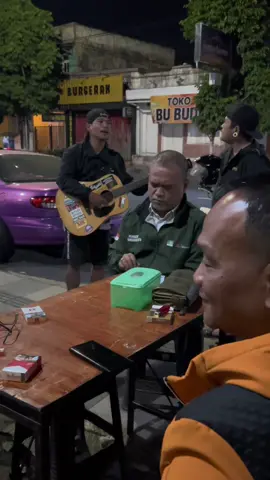 Serius Tanya Lagu ini judulnya apa ya.. ?? #ngamen #maswawan #sidoarjo 