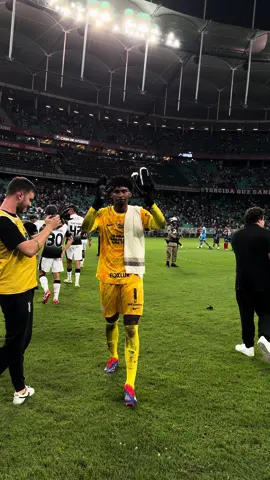 VALEU, HUGO SOUZA! 🏴🏳 O goleiro do Timão agradece à Fiel e recebe o carinho da torcida!  #VaiCorinthians #Corinthians #Brasileirão #torcidatiktok #tiktokesportes #futebol