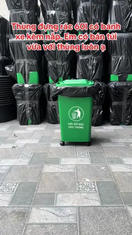 #xuhuongtiktok thùng rác gia đình  60 lít Mỗi nhà sắm 1 cái vừa tiện vừa sạch sẽ ạ 👉 Nguyên liệu: hdpe (nhựa , bền, chịu được tác động môi trường cao) 👉 Nắp đậy kín chống hôi 👉 Có 4 bánh xe đẩy tiện di chuyển Túi đựng rác vừa thùng 