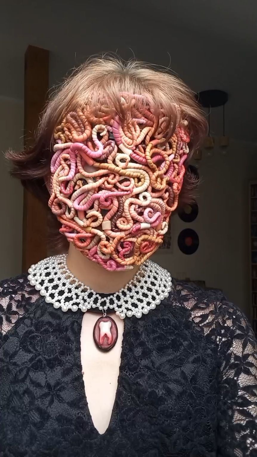 New mask i made!!! ❤️🪱 #art #mask #worms  #janeprentiss #themagnusarchives 