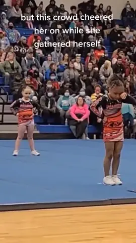 The entire crowd cheered and supported her 6-year-old daughter in her first ever cheer competition. This is everything ❤️ (via Britny Gibson/TT)