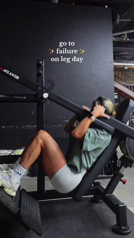 the solution to a lot of problems 🤝🏼 #fyp #weightlifting #GymTok #legsworkout #traintillfailure #girlswholift 