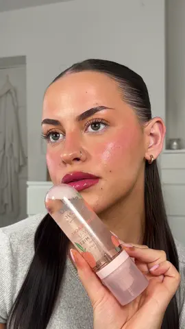 @Eve Pile shows us how our NEW Feelin’ Peachy U-DEW-U Setting Mist freshens up your summer look ✨ #studiolondon #studiolondonbysuperdrug #settingmist #affordablebeauty #summermakeup #summerglow #peachaesthetic #peachmist 