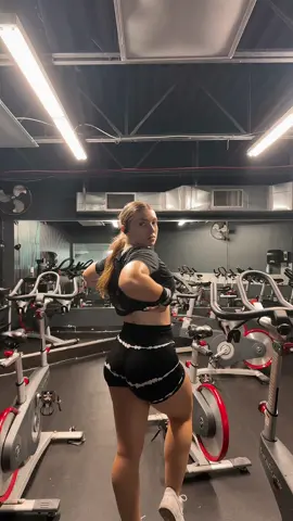 That lighting is 😍🤌🏻#gymdeity #gym #thickerthanasnicker #musclemommy #bop #xybca #fyp #fakebodyy⚠️ 