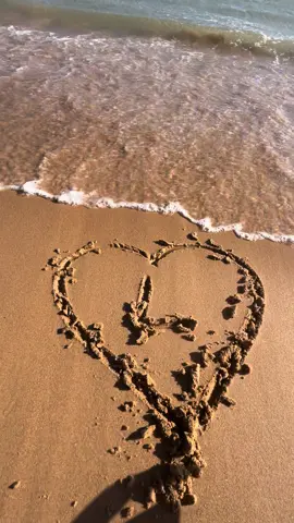 L. #trend #L #sand #initial #beach #sea #ocean #fy #fyp #fypage #foryou #foryoupageofficiall #foryoupage #viral #makemefamous 