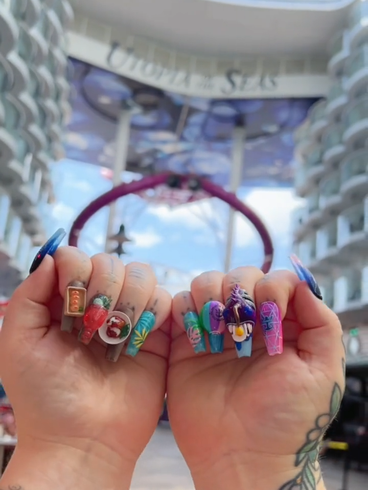 Part 2 💅 Going on a scavenger hunt to experience #UtopiaoftheSeas according to the nails it inspired @vivxue #bigweekendenergy #cruise #nails #nailart #weekend