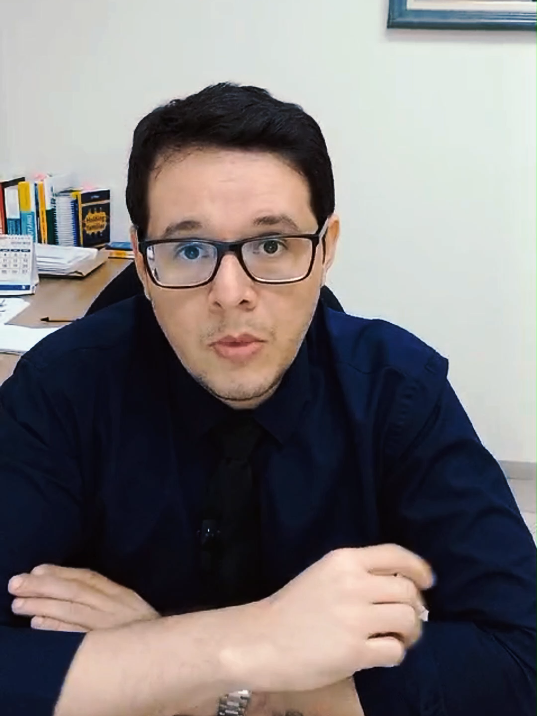 Seu carro deu PT? Calma, a gente te ajuda! Aconteceu um imprevisto com o seu carro e você precisa acionar o seguro? Fique tranquilo, a Seguradora tem um prazo de apenas 30 dias para te entregar o veículo consertado! Mas atenção: para que tudo corra da forma mais rápida e tranquila possível, é importante seguir alguns passos: Registre a ocorrência: Entre em contato com a Seguradora o mais rápido possível e registre a ocorrência do sinistro. Envie a documentação: Reúna toda a documentação necessária e envie para a seguradora. Leve o veículo à oficina credenciada: A Seguradora possui uma rede de oficinas credenciadas em todo o país. Você pode escolher a que melhor lhe atender. Acompanhe o processo: A Seguradora te manterá informado sobre o andamento do processo de reparo do seu veículo. Lembre-se: quanto mais rápido você seguir esses passos, mais rápido seu carro estará de volta à ativa! #seguroauto #seguradoraveicular #carro #oficinacredenciada #tranquilidade #prazo30dias #carroconsertado #carroreparado #veiculo #sinistro #acidente #suporte #indenizacao #rapidez #confianca #seguranca